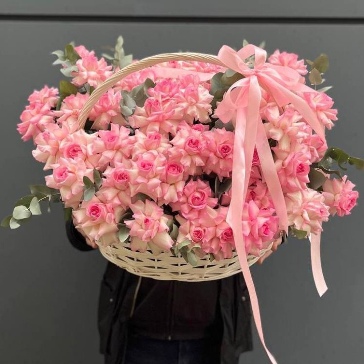 51 розовая роза в корзине в Кемерово