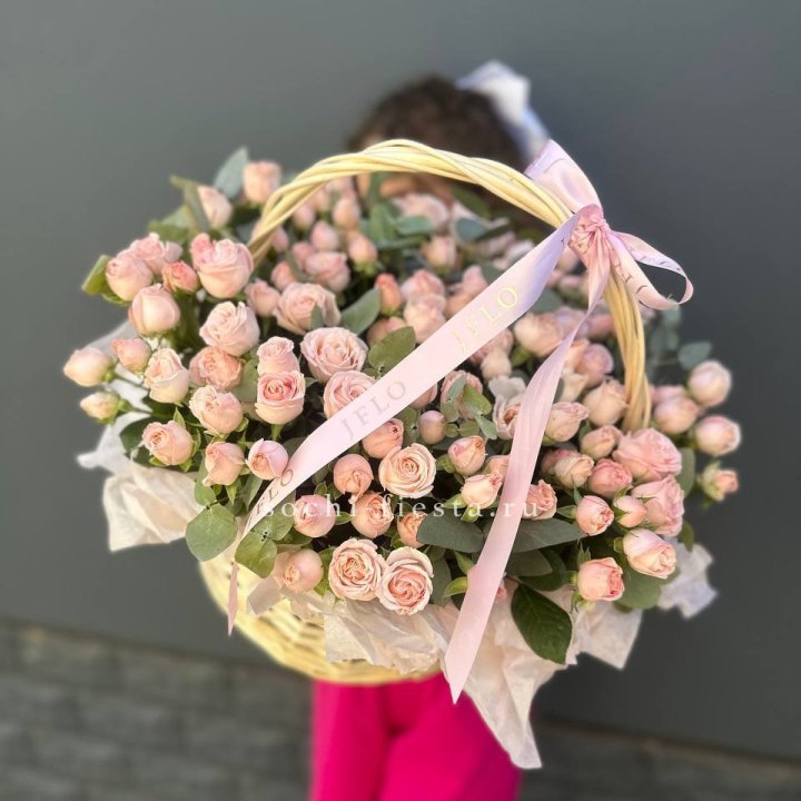 Корзина кустовых пионовидных роз в Кемерово