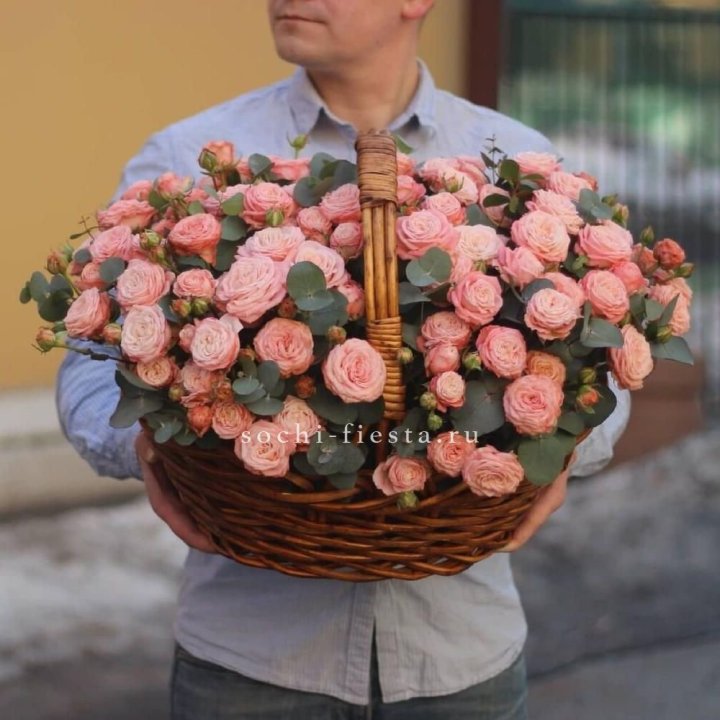 Корзина из 101 пионовидной розы в Кемерово