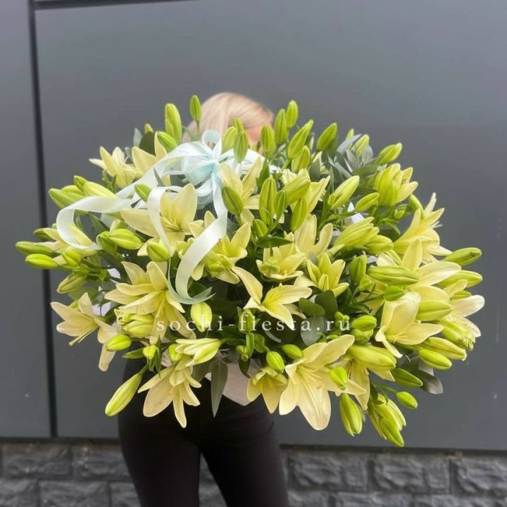 Лилии в корзине в Кемерово