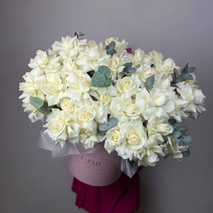 37 белых роз в боксе в Кемерово