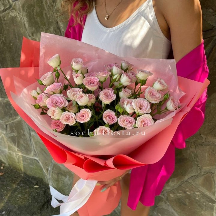 Розовые кустовые розы в Кемерово