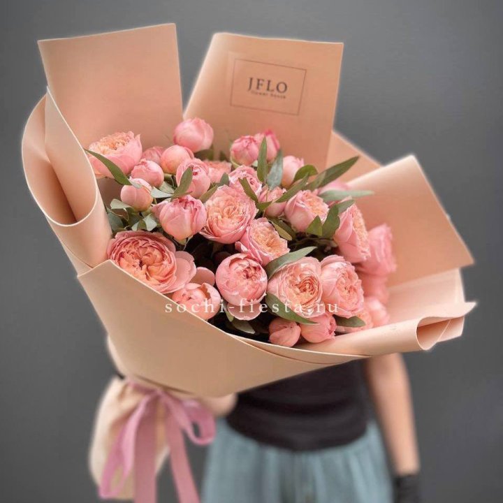 Букет из 9 кустовых роз Джульетта в Кемерово