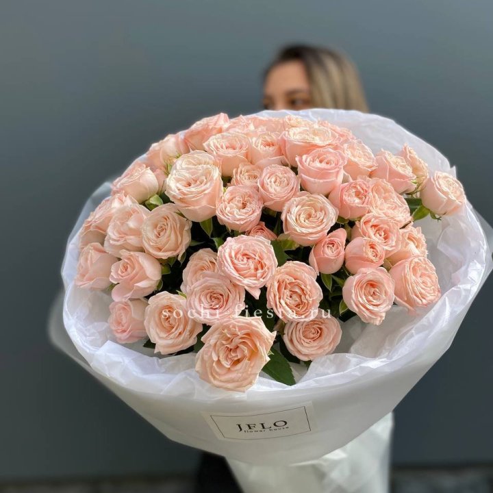 Букет кустовых роз Бомбастик в Кемерово