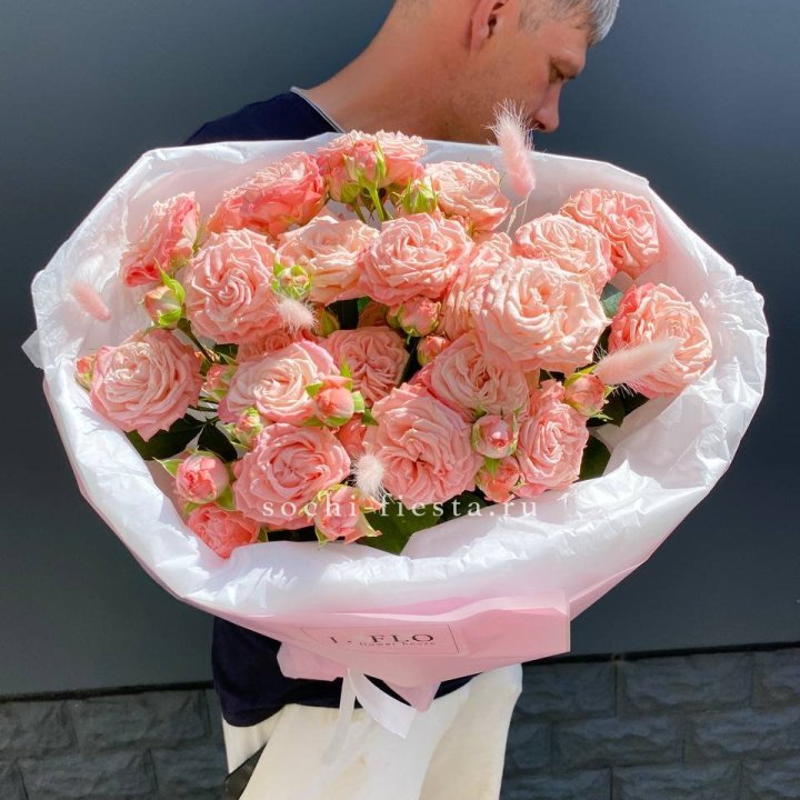 Пионовидные розы Мадам Бомбастик в Кемерово