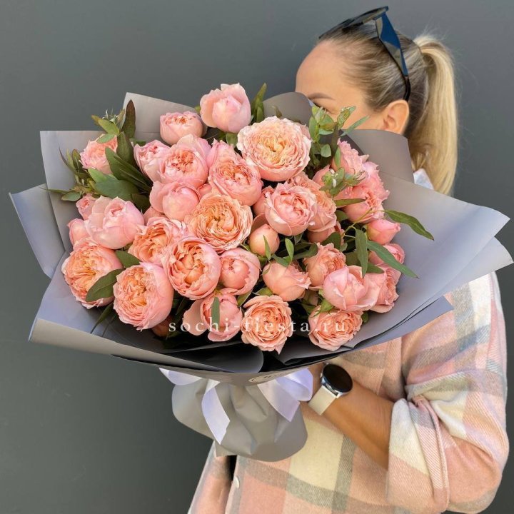 Букет с пионовидными розами "Пивайн" в Кемерово