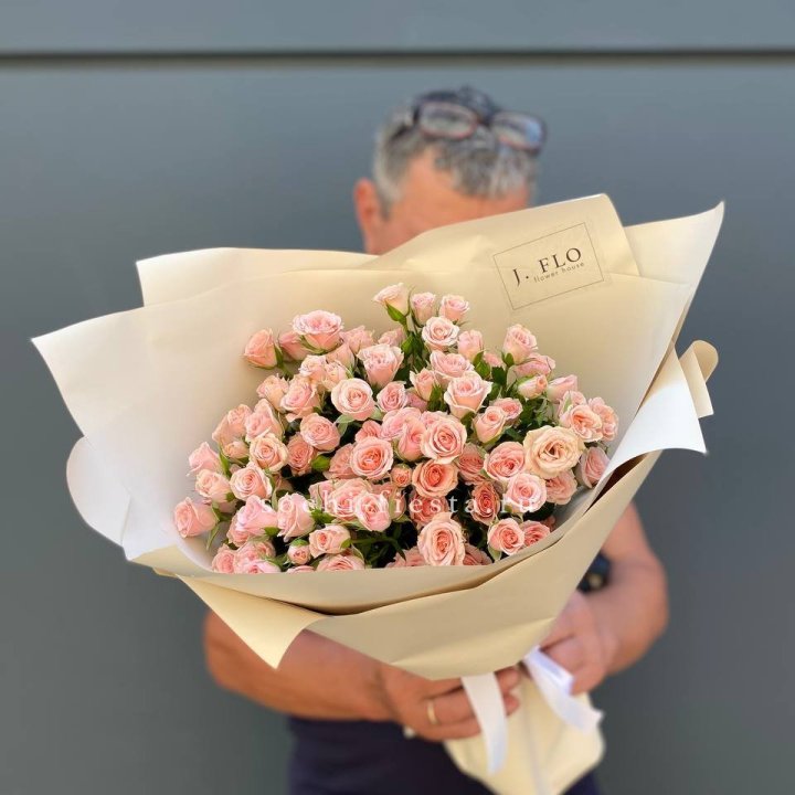 Кустовые розы леди в Кемерово