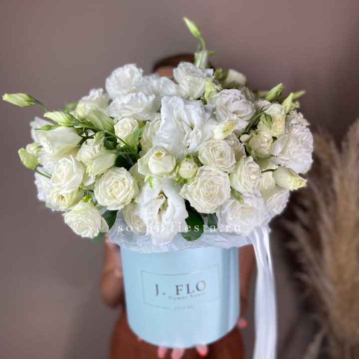 Бокс кустовых роз и эустомы  в Кемерово