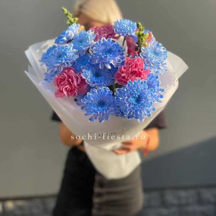 Букет сборный с хризантемой в Кемерово