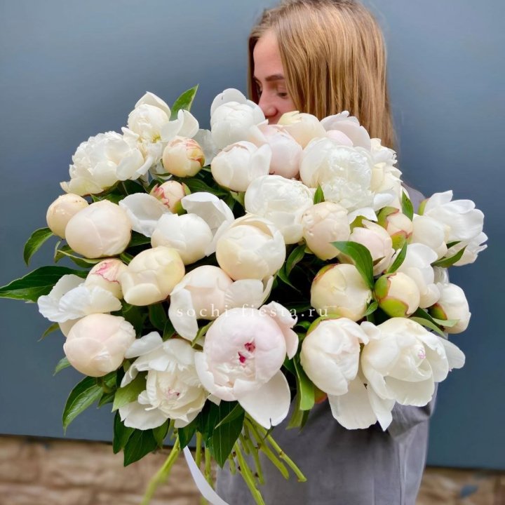 Охапка пионов в Кемерово