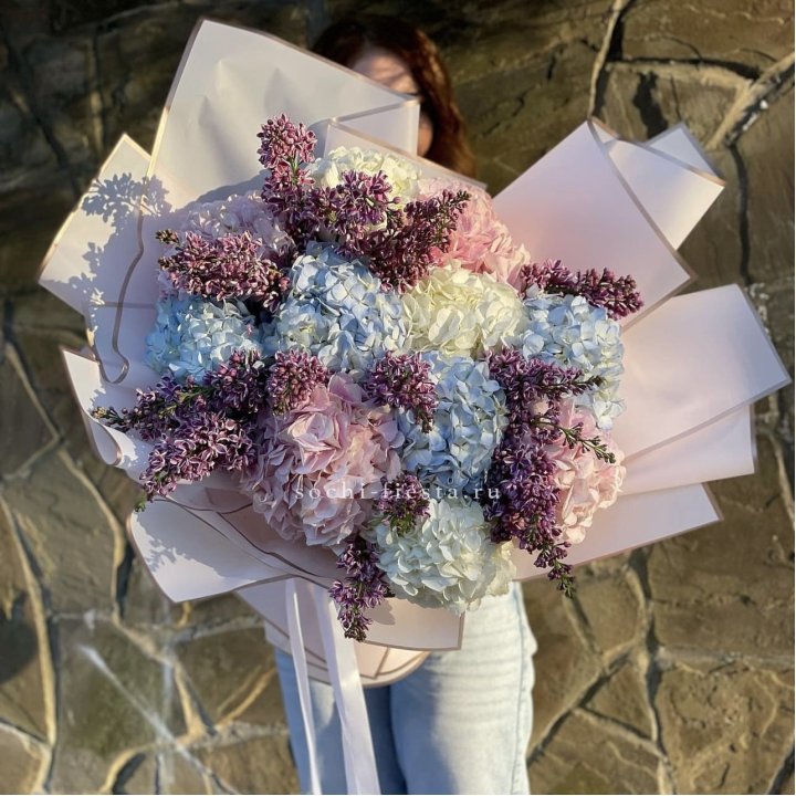 Букет гортензии с сиренью в Кемерово