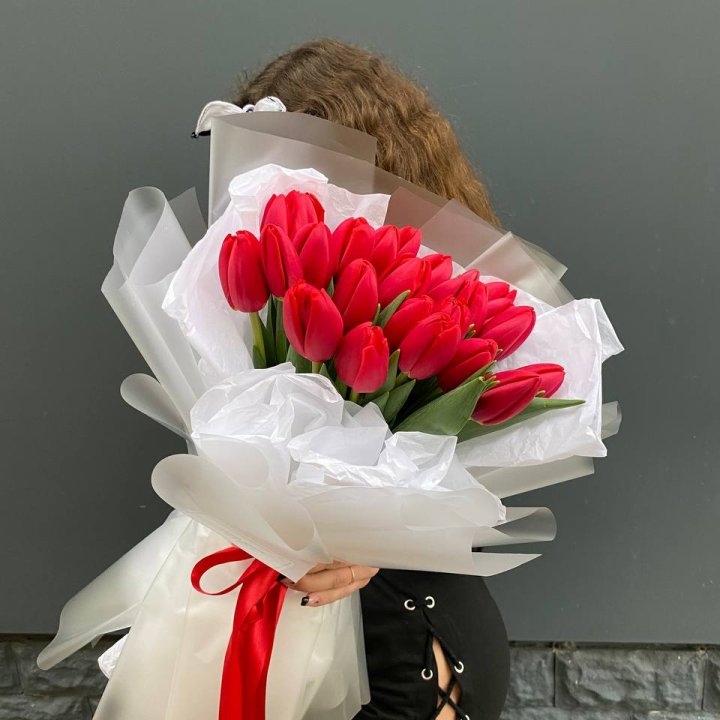  25 красных воздушных тюльпанов в Кемерово