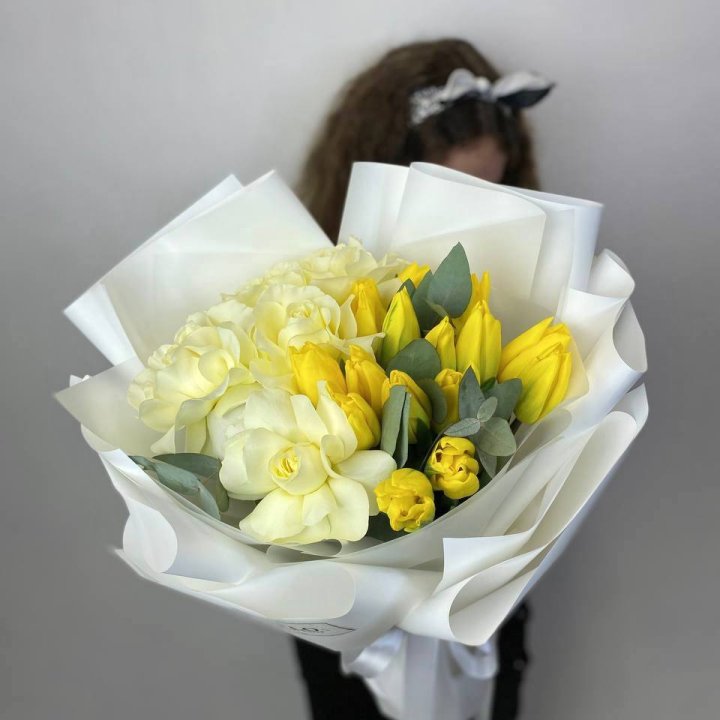 Дуо жёлтые тюльпаны и розы в Кемерово