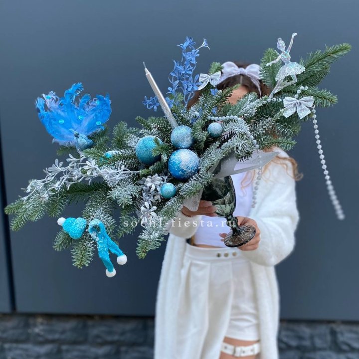 Композиция в бокале голубая в Кемерово