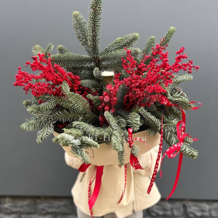 Букет нобилиса и ягод в Кемерово