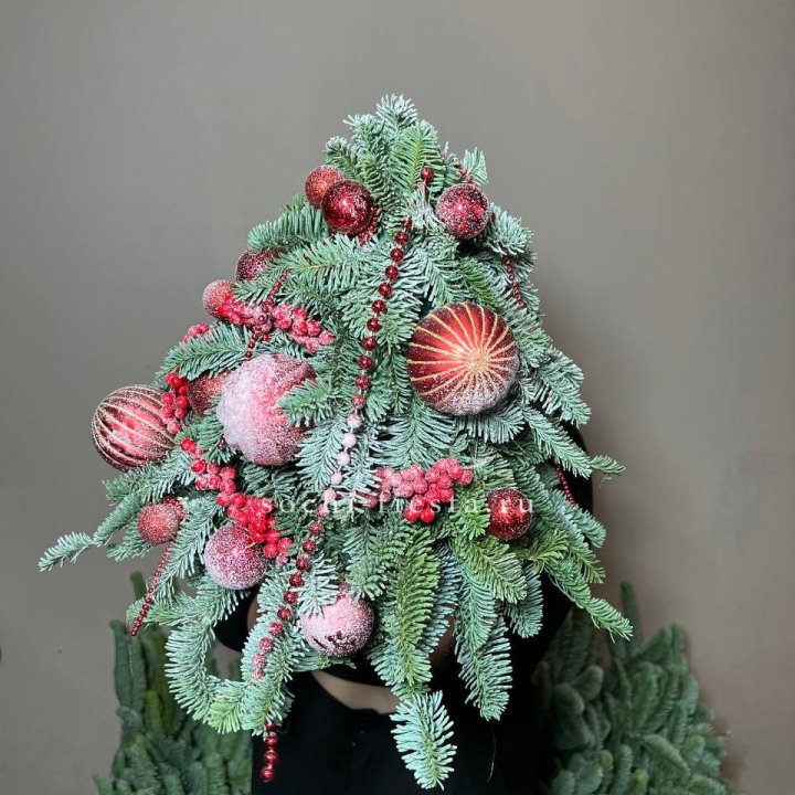 Ёлка красная в Кемерово