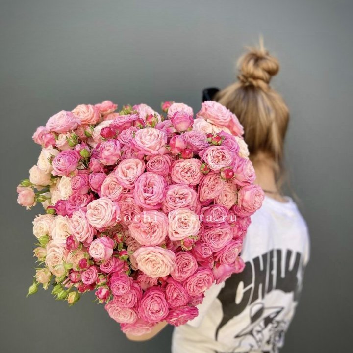 Охапка кустовых роз бомбастик пинк в Кемерово