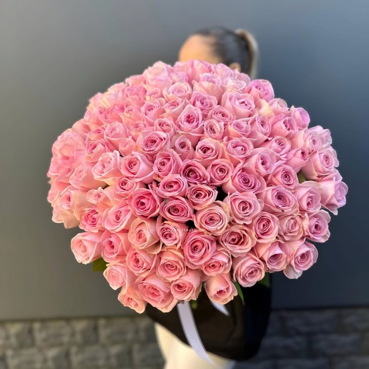Охапка из 101 розовой розы в Кемерово