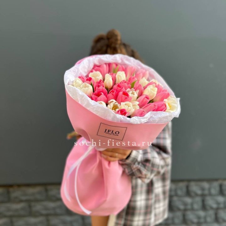 51 бело-розовый тюльпан в Кемерово