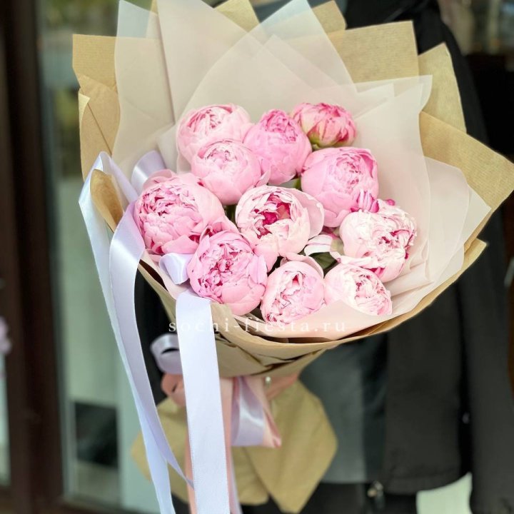 11 пионов в оформлении в Кемерово