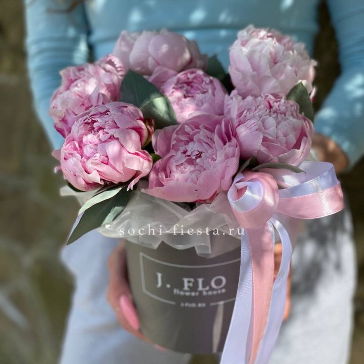 Цилиндр пионов с эвкалиптом в Кемерово