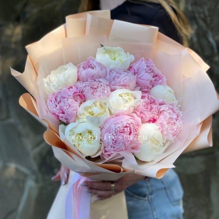 Букет 15 зефирных пионов в Кемерово