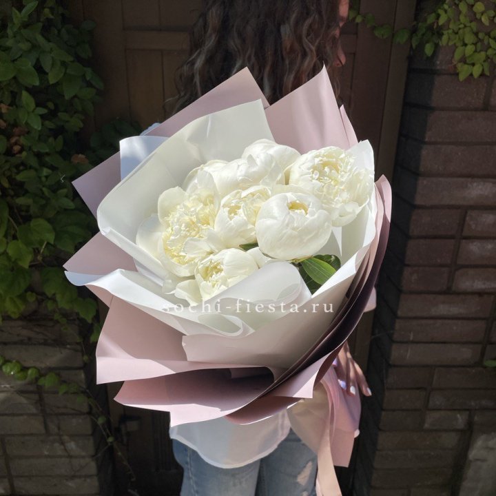 9 белоснежных пионов в Кемерово