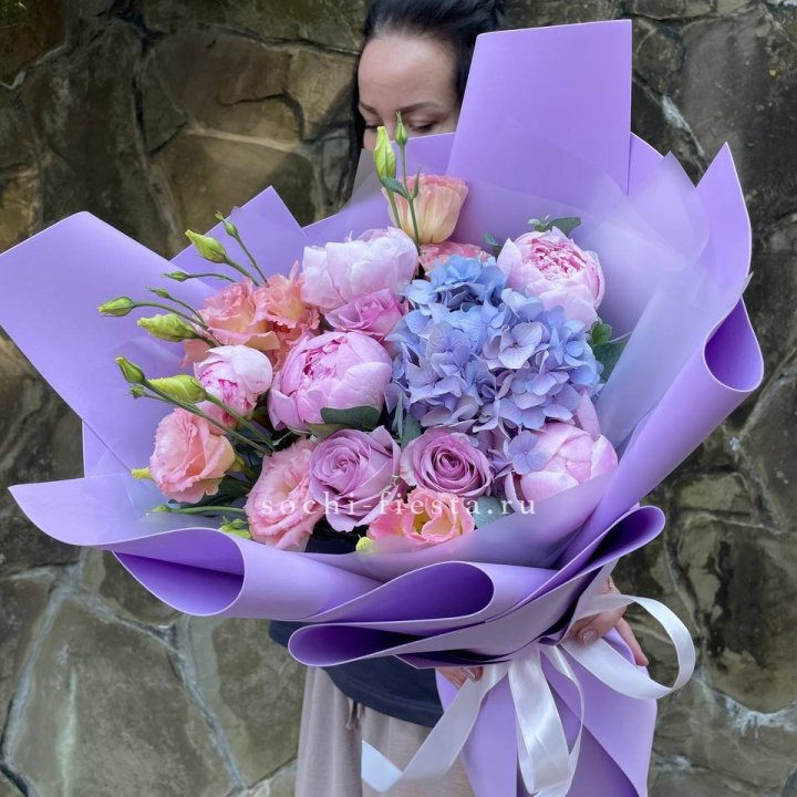 Букет с пионами "Блю логан" в Кемерово