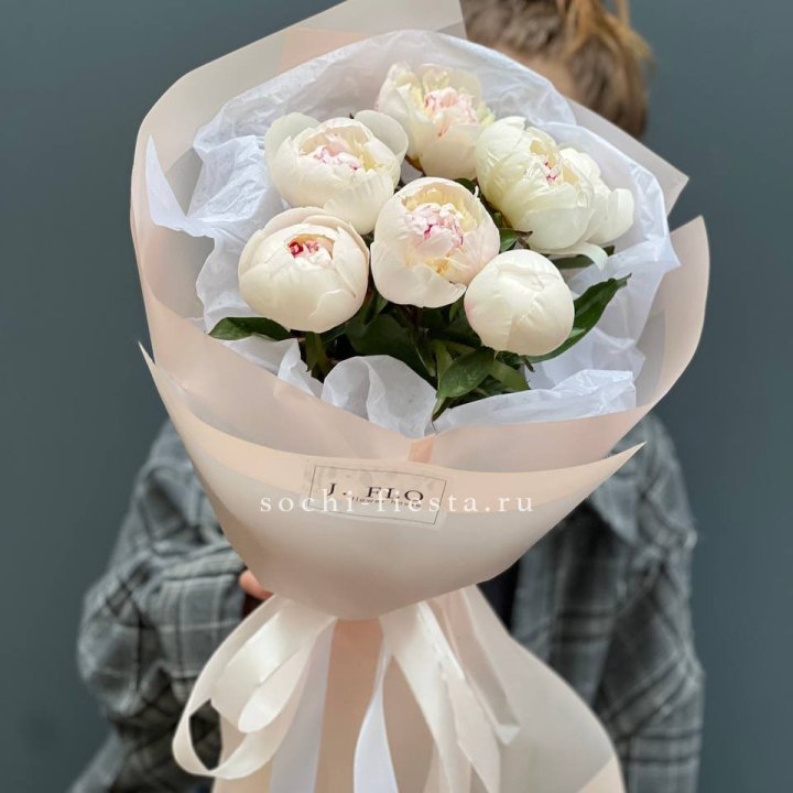 Букет белых пионов в Кемерово