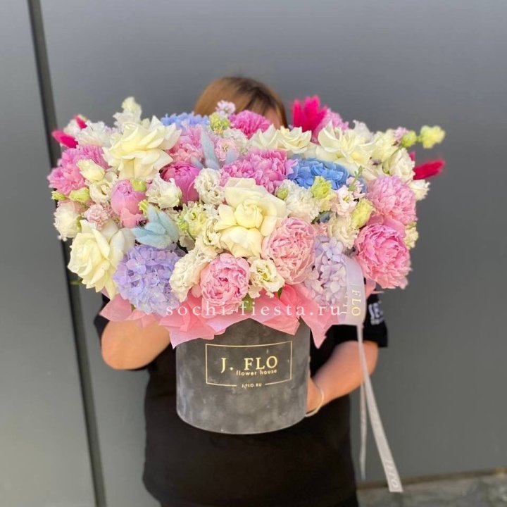 Цилиндр с пионами "Аса" в Кемерово