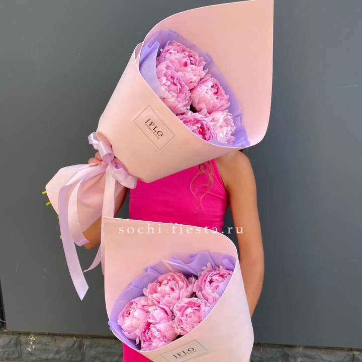 Букет из 5 пионов в Кемерово
