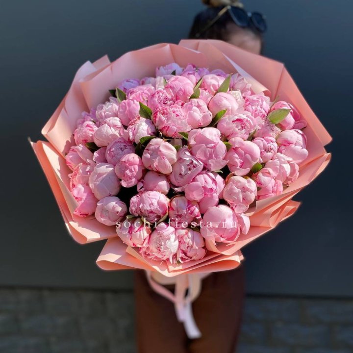 Нежный букет 51 пионов  в Кемерово