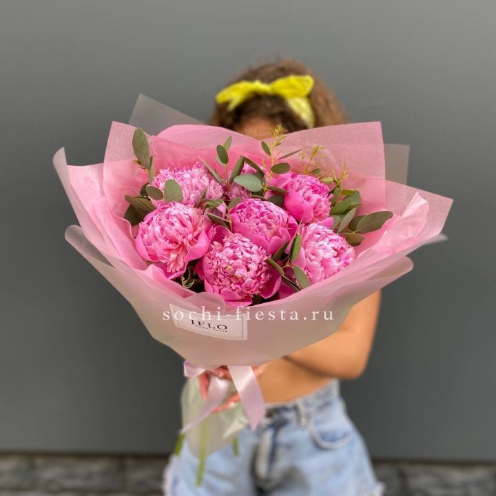 7 ярких пионов в оформлении в Кемерово