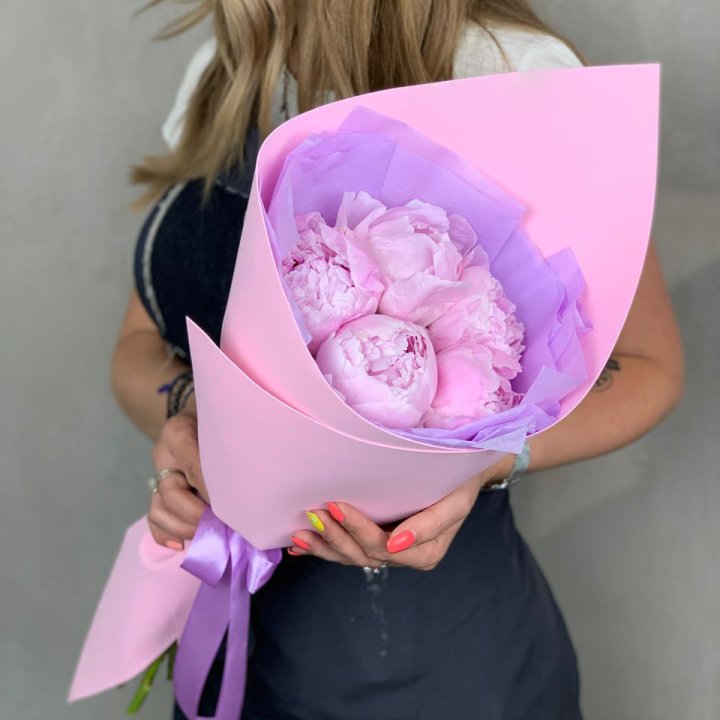 Букет пионов "Файв" в Кемерово