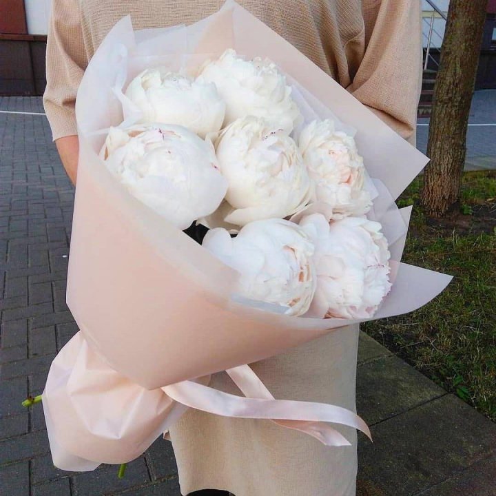 Букет белых пионов в Кемерово