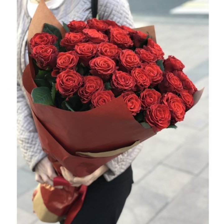 29 высоких роз  в Кемерово