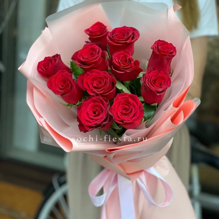 Букет красных роз "Мадам ред" в Кемерово