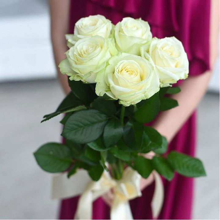 5 белых роз в Кемерово