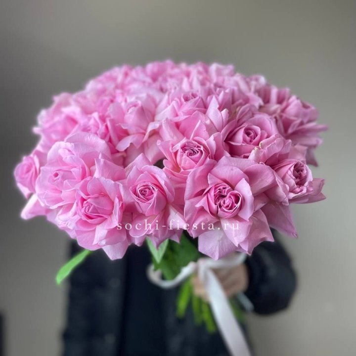 25 розовых французских роз в Кемерово