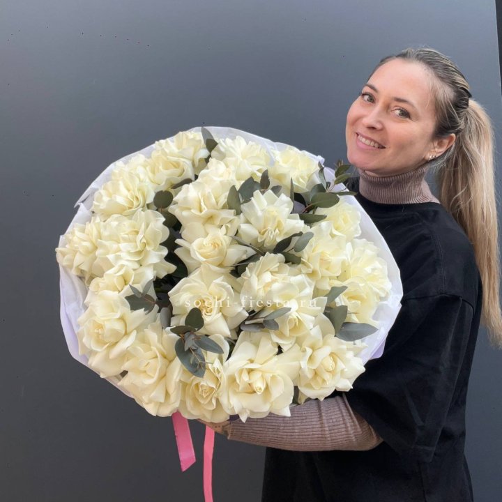 25 Белых французских роз Вайт найс в Кемерово