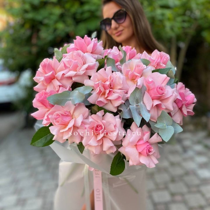 17 Розовых  французских роз в Кемерово