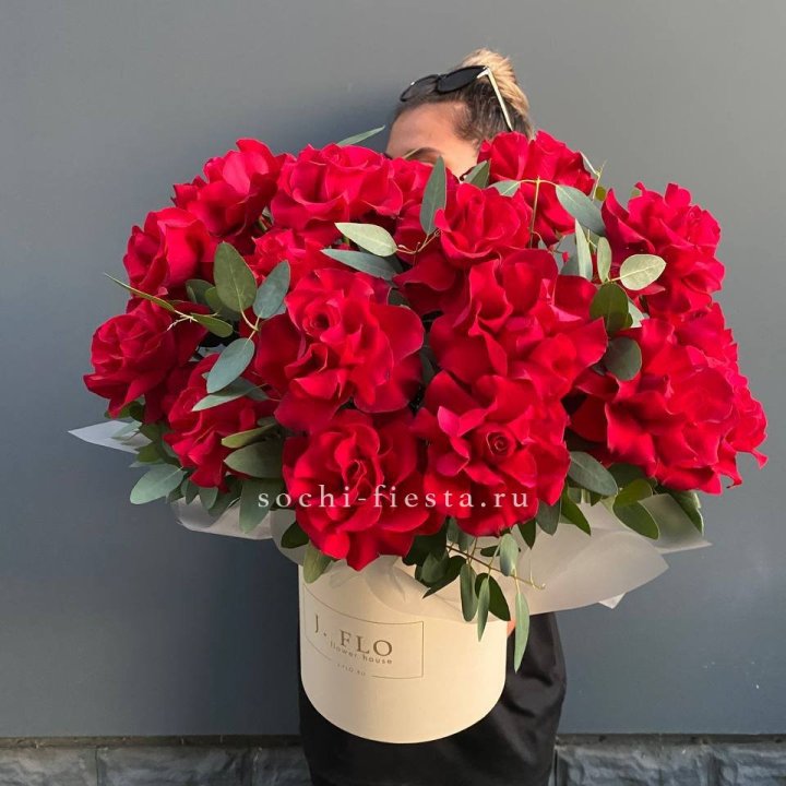 25 Французских красных роз в коробке в Кемерово