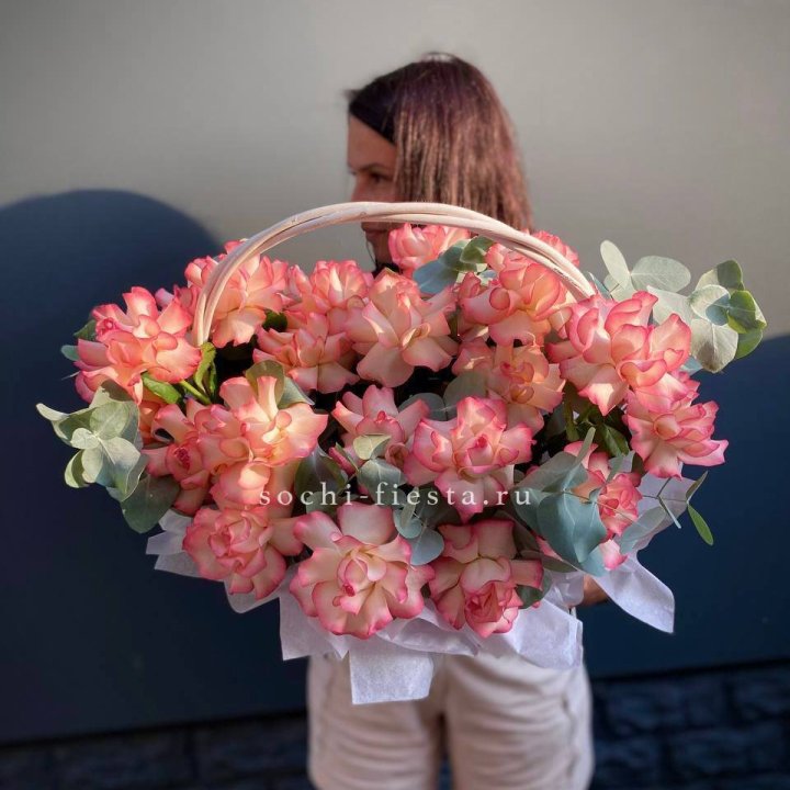 25 Французских роз Джумилия в корзине в Кемерово