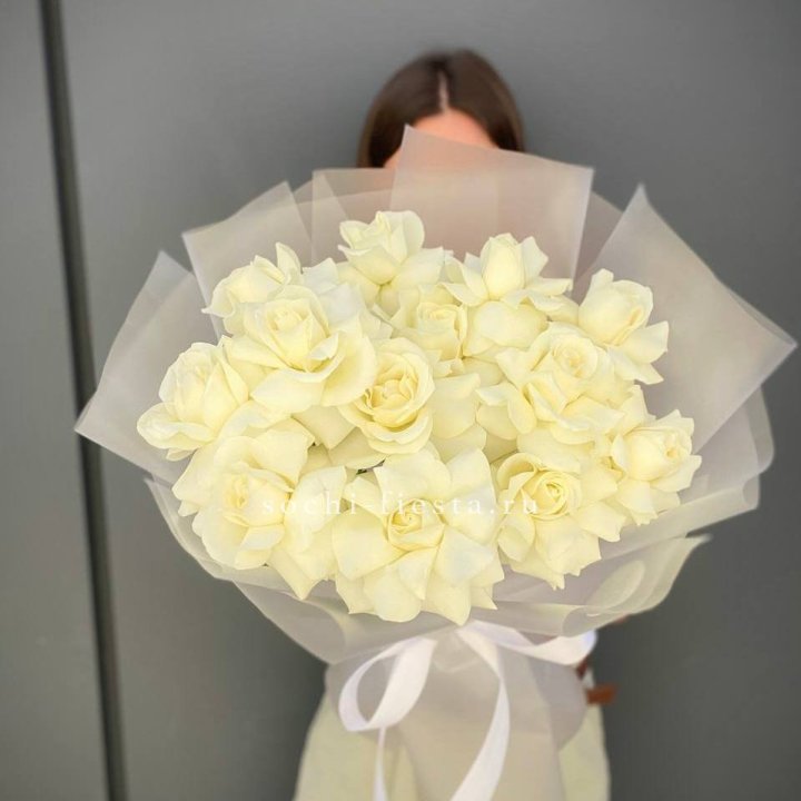 13 белых роз в Кемерово