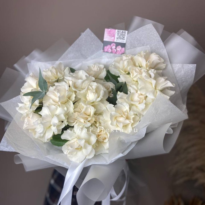 21 французских роз с эвкалиптом в Кемерово