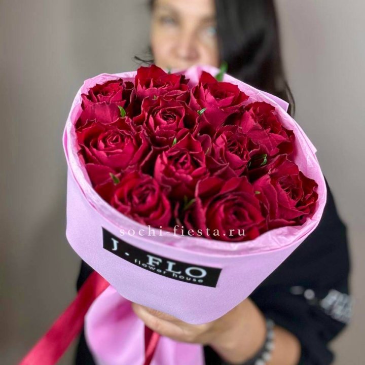 11 красных роз мадам ред в Кемерово