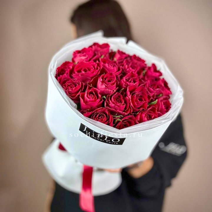 Букет красных роз мадам ред в Кемерово