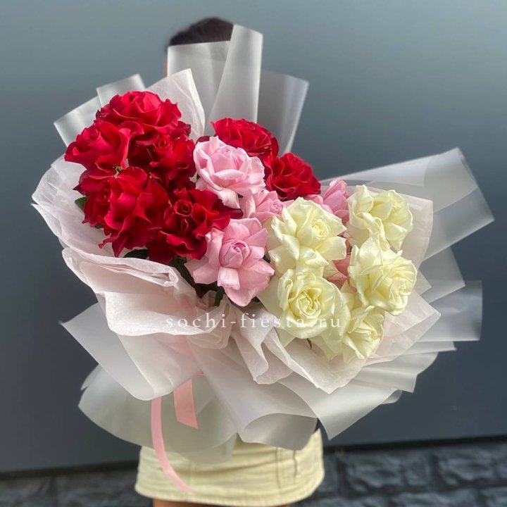 Микс из 17 роз в Кемерово