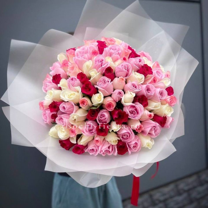 101 разноцветная роза "Карусель" в Кемерово