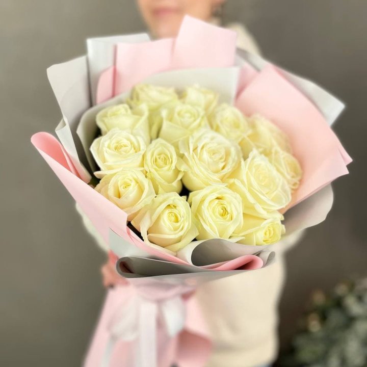 15 белых роз пудра в Кемерово